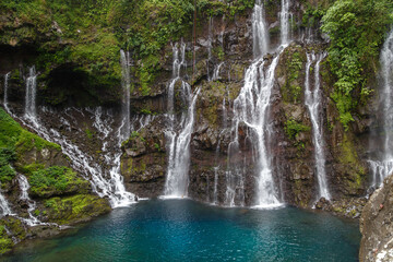 Obraz premium Cascade Langevin (Grand Galet) à La Réunion, France, en été, belle cascade tropicale