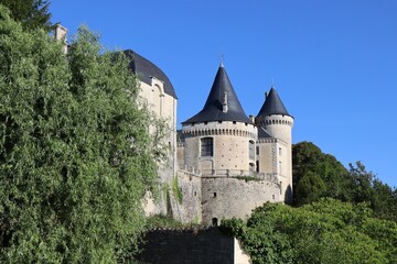 Ch&acirc;teau m&eacute;di&eacute;val, vue de l'ext&eacute;rieur, village de Verteuil sur Charente, d&eacute;partement de la Charente, France