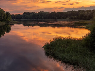 Malowniczy zachód słońca nad Jeziorem Rogoźnickim (Rogoźnik II) © Wojcik.Studio