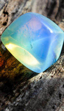 crystal simil opalite 