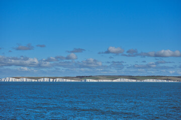 Fototapeta premium The Seven Sisters Cliffs under blue sky. East Sussex, England, United Kingdom