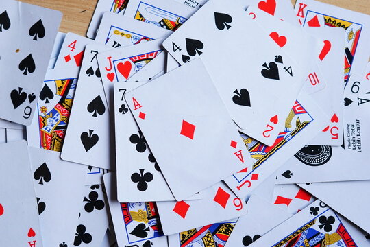 Playing cards for poker and gambling