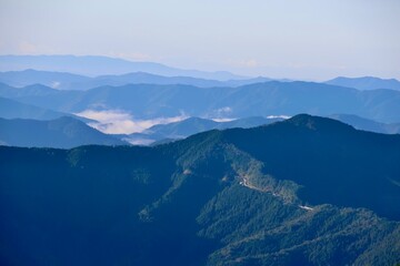 Fototapeta premium 天狗高原・雲海・四国の山々（高知県・津野町）
