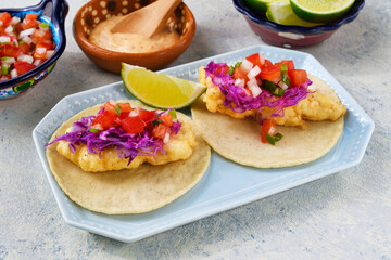 タコス・デ・ぺスカード・エスティーロ・エンセナーダ (エンセナダ）　Tacos de pescado estilo ensenada (Ensenada Style Fish Tacos, Baja Fish Tacos, Ensenada fish tacos)
