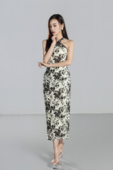 Sexy cheongsam, high heels, elegant beauty