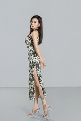 Sexy cheongsam, high heels, elegant beauty