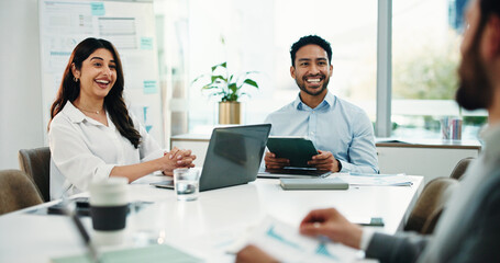 Obraz premium Meeting, laptop and planning with business people in office for research, project schedule and team. Proposal feedback, collaboration and online progress report with employees in agency for tablet