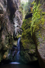 Wodospad mały na terenie Narodowego Rezerwatu Przyrody Skały Adrszpaskie w Czechach 2025