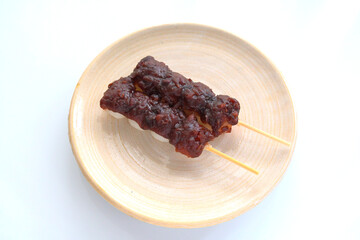 お皿に盛った粒あずき団子