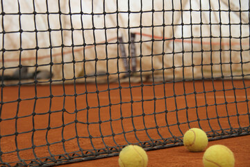 Tennis Training Balls on Clay Court &ndash; Practice and Precision Behind the Net