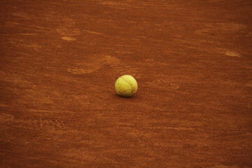 Single Tennis Ball on Clay Court &ndash; Focus, Simplicity, and Determination