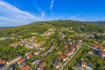 Die Stadt Hauzenberg im Kreis Passau in der Region Donau-Wald aus der Vogelperspektive