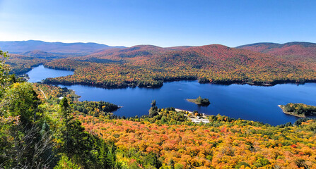 Canada, Québec : Parc national du Mont-Tremblant / Sentier La Roche, vue du belvédère