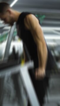 Dynamic Vertical Zoom Transition