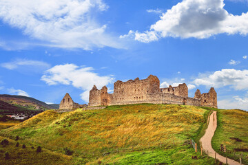 Ruthven Barracks, located near Kingussie in the Scottish Highlands, were built in 1719 on the site of an earlier medieval castle. Today, the ruins stand as a striking historical landmark.