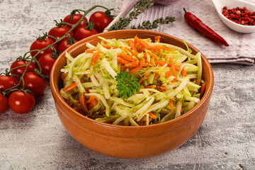 Vegan salad with kohlrabi and carrot
