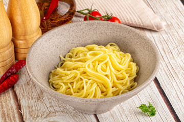 Boiled yellow egg noodles in the bowl