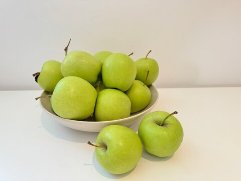 Green apples are slightly more sour than red apples.