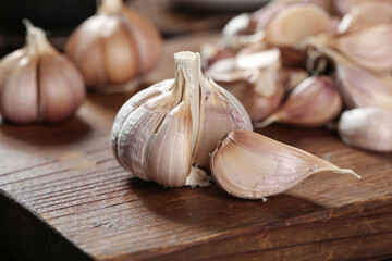Fresh Shandong White Garlic Bulbs and Cloves on Wooden Cutting Board - Culinary Ingredient Photography