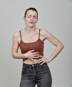 bauchschmerzen, schanger, bauchweh, taille, bauchfrei, kopfweh, &uuml;belkeit, menstruation, frau, sch&ouml;nheit, jean, leitbild, leute, person, k&ouml;rper, fitnes, gestalten, haar, l&auml;chelnd, posing, aufrecht, fot
