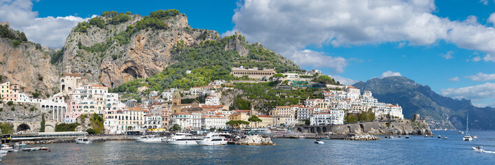 Amalfi - Amalfi coast - The cityscape with the mountains