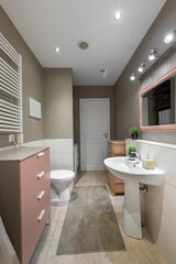 Modern Home Bathroom with Stylish Decor and an Elegant Functional Design