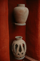 Des magnifiques poteries dans les rues du Maroc