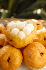 Chinese Pears with Exposed White Flesh and Natural Peeling Skin