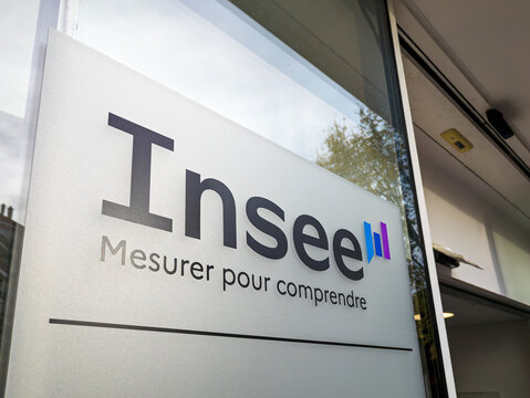 Montrouge, France - 12 novembre 2025: Enseigne &agrave; l'entr&eacute;e du si&egrave;ge de l'Institut national de la statistique et des &eacute;tudes &eacute;conomiques (INSEE), organisme charg&eacute; des statistiques officielles en France