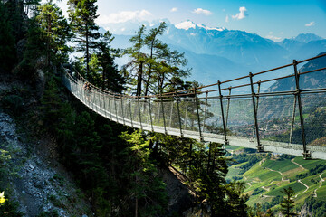 Le passage suspendu- Suisse Montagne