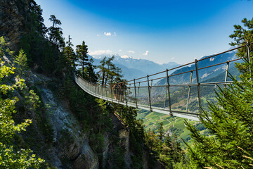 Le passage suspendu- Suisse Montagne
