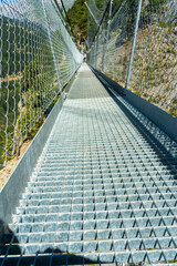 Le passage suspendu- Suisse Montagne