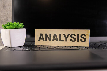 TECHNICAL ANALYSIS text on sticky on red notebook