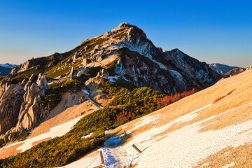 夕焼けの北アルプスの燕岳