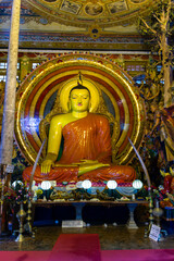 Fototapeta premium Interior Shrine and Buddha Statue at Gangaramaya Temple, Sri Lanka