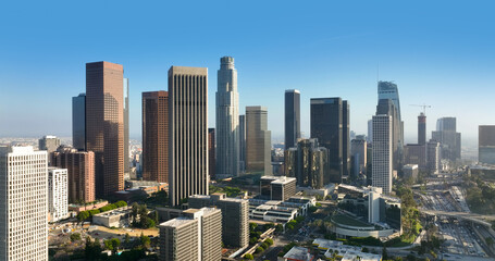 Obraz premium Travel photo of downtown LA city skyline. American city. Los Angeles financial district with skyscrapers. Aerial panorama of the LA city skyline and streets of California. City view of Los Angeles.