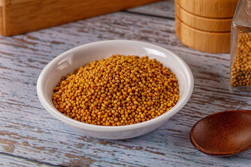 Raw dry aroma flavour mustard seeds