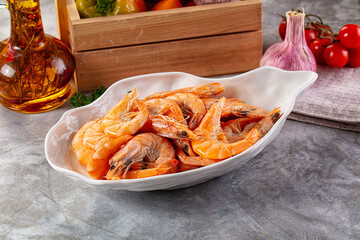 Boiled tiger prawns in the bowl