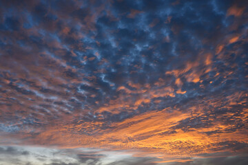 Dramatischer Wolkenhimmel am Abend im Süden von Gran Canaria