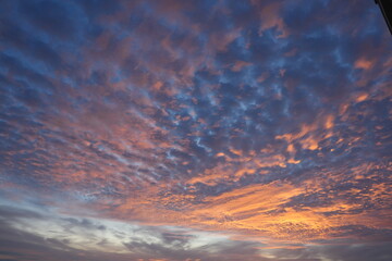 Dramatischer Wolkenhimmel am Abend im Süden von Gran Canaria