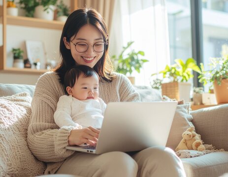 在宅ワーク、自分らしく働くママ