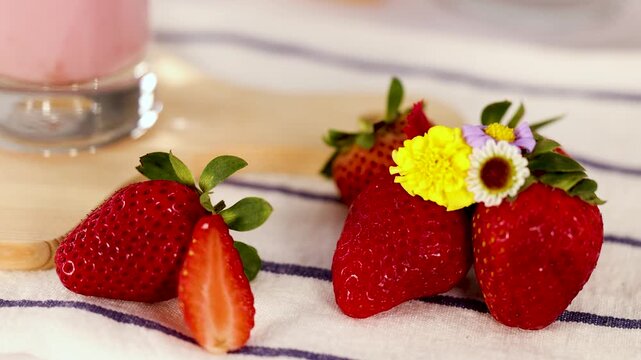 紫いちご」の写真素材 | 133,802件の無料イラスト画像 | Adobe Stock