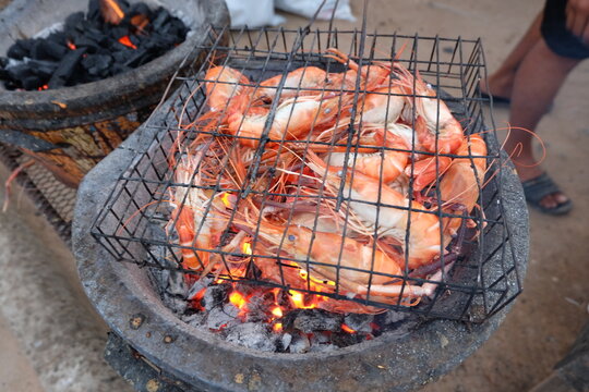 fresh shrimp barbecue on the fired coal