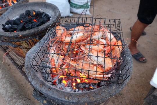 fresh shrimp barbecue on the fired coal