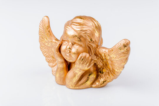 Goldene Puttenfigur