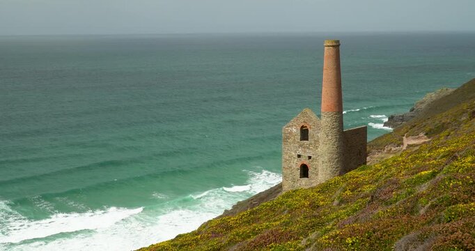 The historic Towanroath Engine House at Wheal Coates a former Tin Mine near St Agnes Cornwall England UK Europe