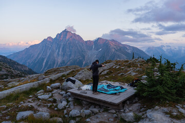 Fototapeta premium Mountain vista with lone camper perched atop scenic wooden platform.