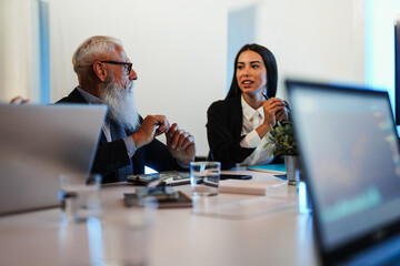 Business trader team doing financial market analysis inside hedge fund office - Bitcoin, investing money and cryptocurrency concept - Main focus on man face
