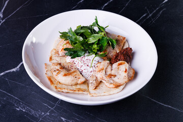 Creamy Chicken Flatbread Plate With Yogurt Sauce, Parsley