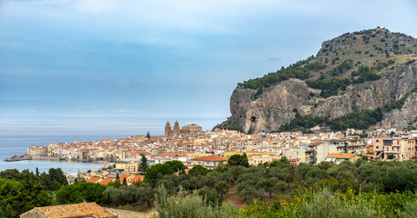 Obraz premium The town of Cefalù with its beautiful beaches on the island of Sicily – Italy